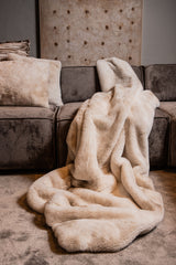 Linde Offwhite Faux Fur Plaid In Giftbox 150 X 200